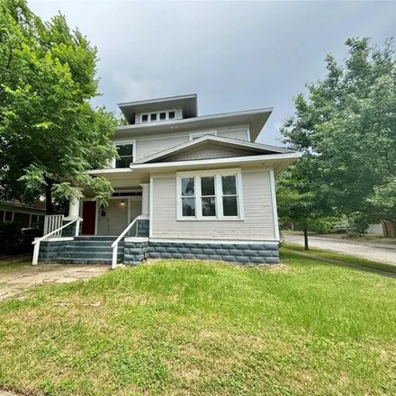 Rent this 2 bed house on 1627 Alston Avenue in Fort Worth, TX 76110