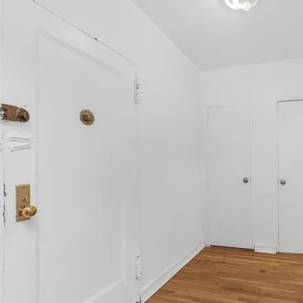 Image 2 - 512 Kappock Street, New York, NY 10463, USA - Apartment for sale