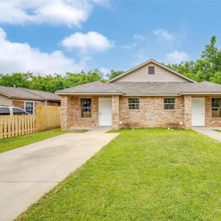 Buy this 6 bed house on 1610 East Harvey Avenue in Fort Worth, TX 76104