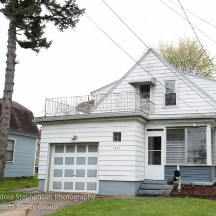 Buy this 3 bed house on 1211 Arianna Street Northwest in Grand Rapids, MI 49504
