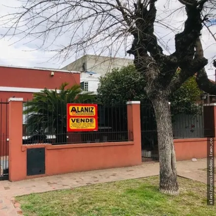 Buy this 2 bed house on Carlos Pellegrini 2472 in Moreno Centro norte, Moreno