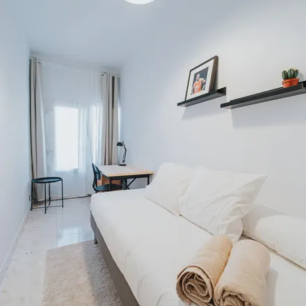 Image 5 - Avenida del Mediterráneo, 28007 Madrid, Spain - Apartment for rent