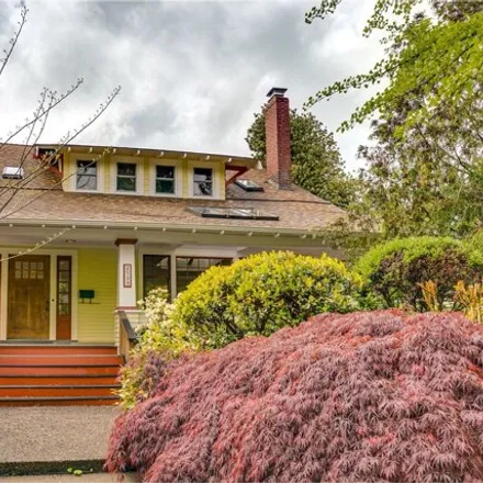 Buy this 6 bed house on 2533 Northeast 11th Avenue in Portland, OR 97212