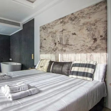 Rent this 3 bed apartment on Carrer del Pòpul in 46001 Valencia, Spain