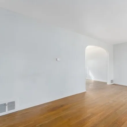 Image 3 - 6251 West Byron Street, Chicago, IL 60634, USA - House for sale