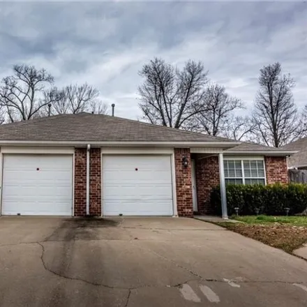 Buy this studio house on 2840 West Wildwood Drive in Fayetteville, AR 72704