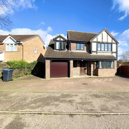 Rent this 5 bed house on 1 Mendlesham in Welwyn Hatfield, AL7 2QG