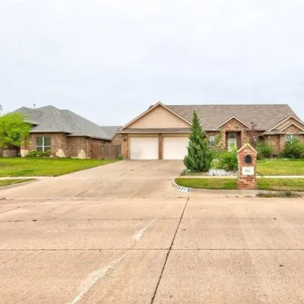 Buy this 3 bed house on 849 Southeast 8th Street in Moore, OK 73160