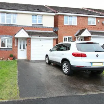 Rent this 3 bed house on Lupin Grove in Sandwell, WS5 4UU