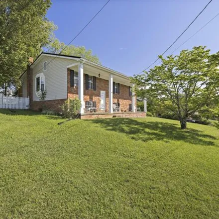 Image 3 - 1707 Delwood Circle, Wedgewood Hills, Greeneville, TN 37745, USA - House for sale