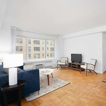 Image 3 - 601 East 81st Street, New York, NY 10028, USA - Apartment for sale