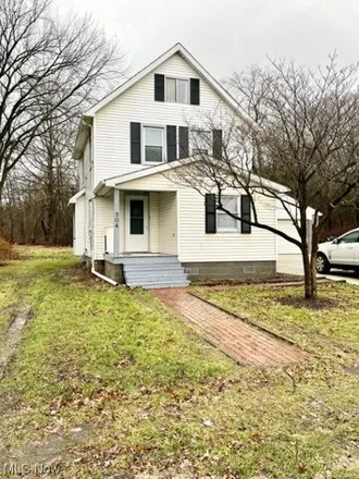Buy this 3 bed house on 546 Hunter Avenue in Weathersfield Township, Niles
