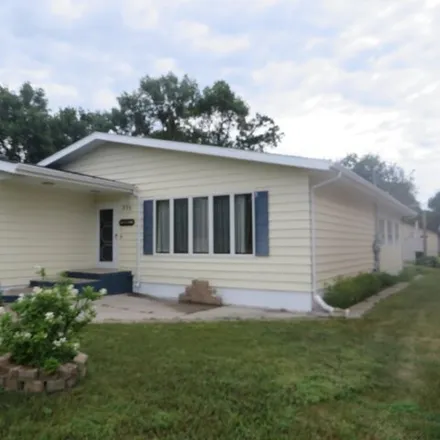 Buy this 3 bed house on 101 East Oak Avenue in Linton, ND 58552