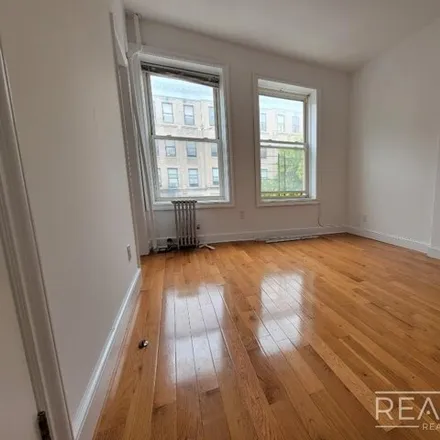 Image 3 - 274 Sumpter Street, New York, NY 11233, USA - Townhouse for rent