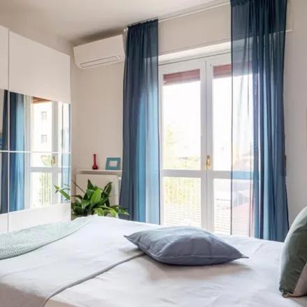 Image 3 - Beautiful 3-bedroom apartment near Lodi TB Metro Station  Milan 20137 - Apartment for rent
