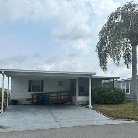 Buy this studio apartment on 334 Dove Court in Lake Wales, FL 33859