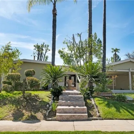 Image 2 - 4970 Heaven Avenue, Los Angeles, CA 91364, USA - House for sale