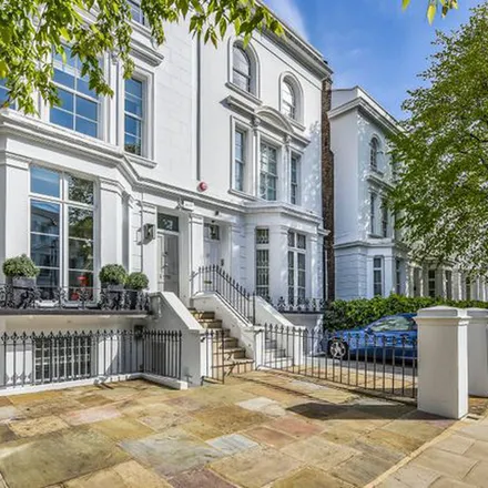 Rent this 4 bed duplex on 29 Scarsdale Villas in London, W8 6PP