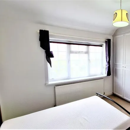 Image 7 - 23 Westway, London, W12 0PT, United Kingdom - Townhouse for rent