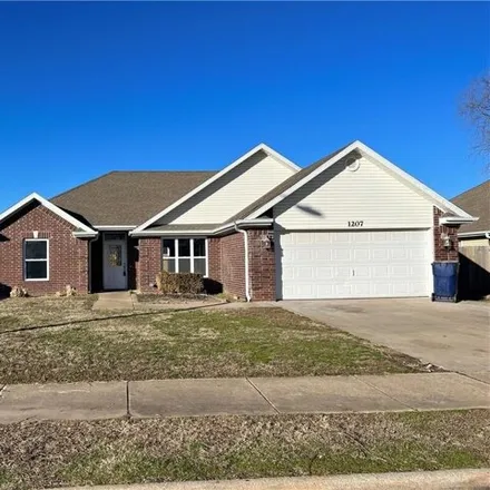 Rent this 3 bed house on 1207 East Liberty in Siloam Springs, AR 72761