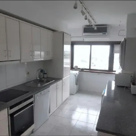 Rent this 3 bed apartment on Escola Secundária António Nobre in Rua Hernâni Torres 128, 4200-105 Porto