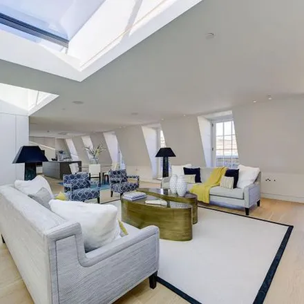 Rent this 5 bed townhouse on 55 Lonsdale Road in London, W11 2AR