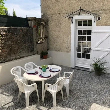 Rent this 4 bed apartment on 1552 Route de Castres in 81500 Villeneuve-lès-Lavaur, France