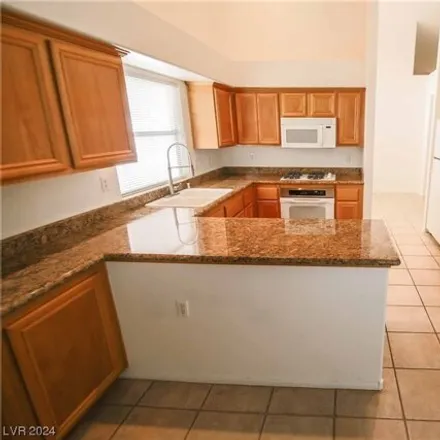 Image 7 - 7543 Rainbow Spray Drive, Las Vegas, NV 89131, USA - House for rent