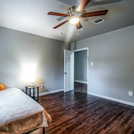 Image 8 - Cloverleaf, TX, US - Room for rent