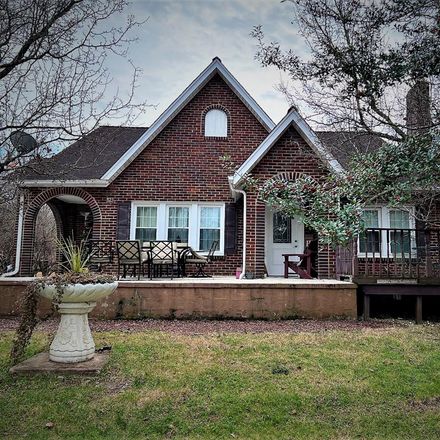 Rent this 4 bed house on 521 Spruce Street in Livingston, Overton County