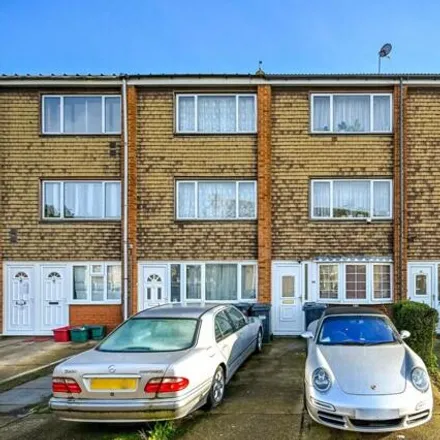 Buy this 3 bed townhouse on Travellers Way in London, TW4 7QA