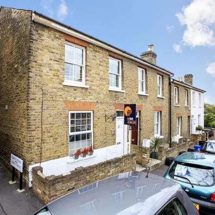 Rent this 3 bed townhouse on 53 Albert Road in London, TW10 6DJ