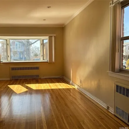 Image 3 - 69-23 226th Street, New York, NY 11364, USA - House for rent