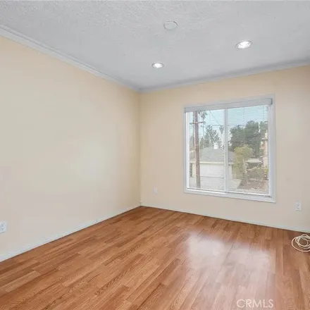 Image 5 - 20222 Gifford Street, Los Angeles, CA 91306, USA - Apartment for rent