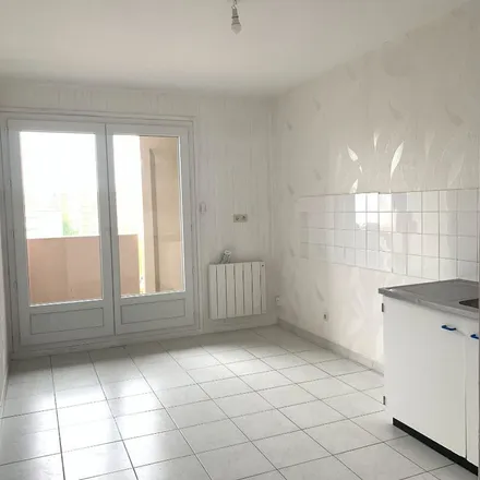 Image 4 - Place de l'Obélisque, 71100 Chalon-sur-Saône, France - Apartment for rent