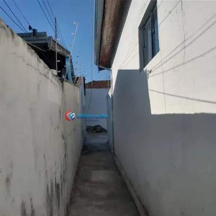 Rent this 2 bed house on Rua Charles Schafer Voughan in Vila Santana, Sumaré - SP