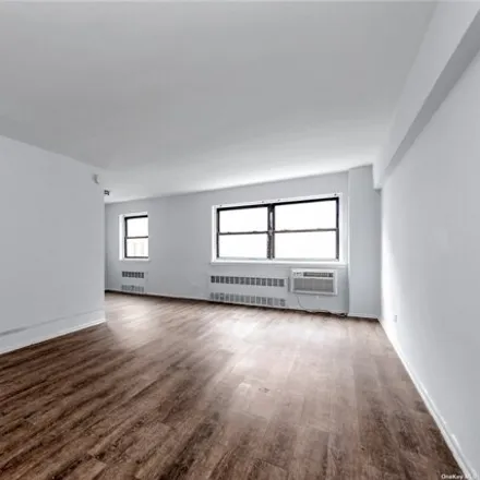 Image 6 - 94-30 60th Avenue, New York, NY 11373, USA - Apartment for sale