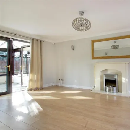 Image 2 - Lower Meadow, Cheshunt, EN8 0QU, United Kingdom - House for rent