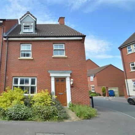 Rent this 4 bed townhouse on 17 New Charlton Way in Catbrain, BS10 7TN