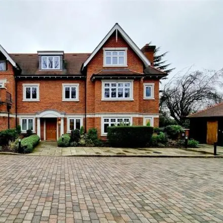 Image 1 - Manor Wood Lodge, 1 Coombehurst Close, London, EN4 0JF, United Kingdom - Apartment for sale