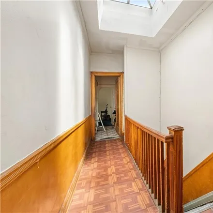 Image 3 - 548 East 96th Street, New York, NY 11212, USA - Townhouse for sale