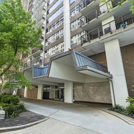 Buy this 1 bed condo on 201 East Chestnut Street in Chicago, IL 60611