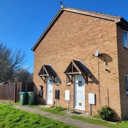 Rent this 1 bed house on Meadow Way in Aylesbury, HP20 1XS