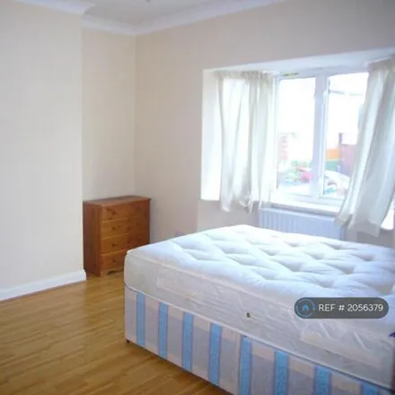 Image 4 - 1 Duncan Grove, London, W3 7NN, United Kingdom - Townhouse for rent