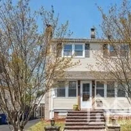 Image 3 - 19 Pershing Avenue, Milltown, Middlesex County, NJ 08850, USA - House for sale
