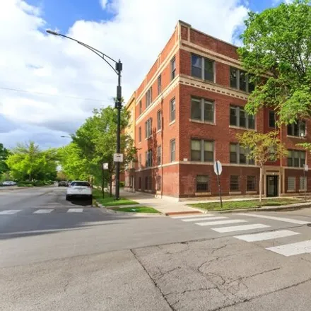 Buy this 2 bed condo on 1518-1526 West Belle Plaine Avenue in Chicago, IL 60618