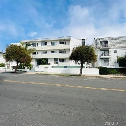Rent this 2 bed apartment on 3rd Court in Santa Monica, CA 90401