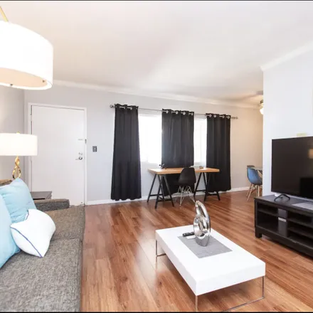 Image 3 - 7845 Willoughby Avenue, Los Angeles, CA 90046, USA - House for rent