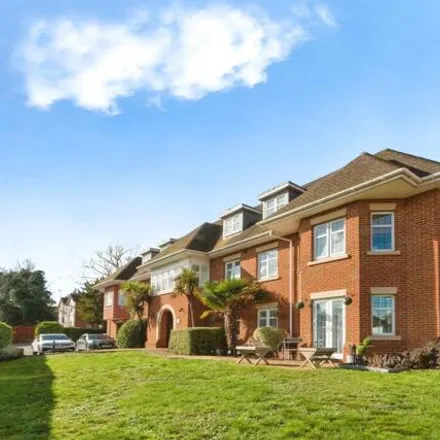 Buy this 1 bed apartment on London Road in Bagshot, GU19 5BX
