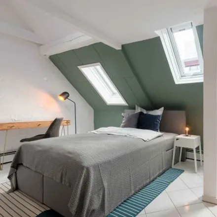 Rent this 3 bed room on Kettenhofweg 66 in 60325 Frankfurt, Germany